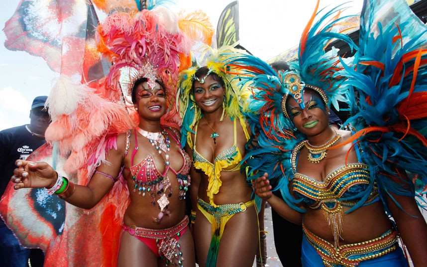 Бразильский карнавал - фейерверк красок, ритма самбы и отличного настроения